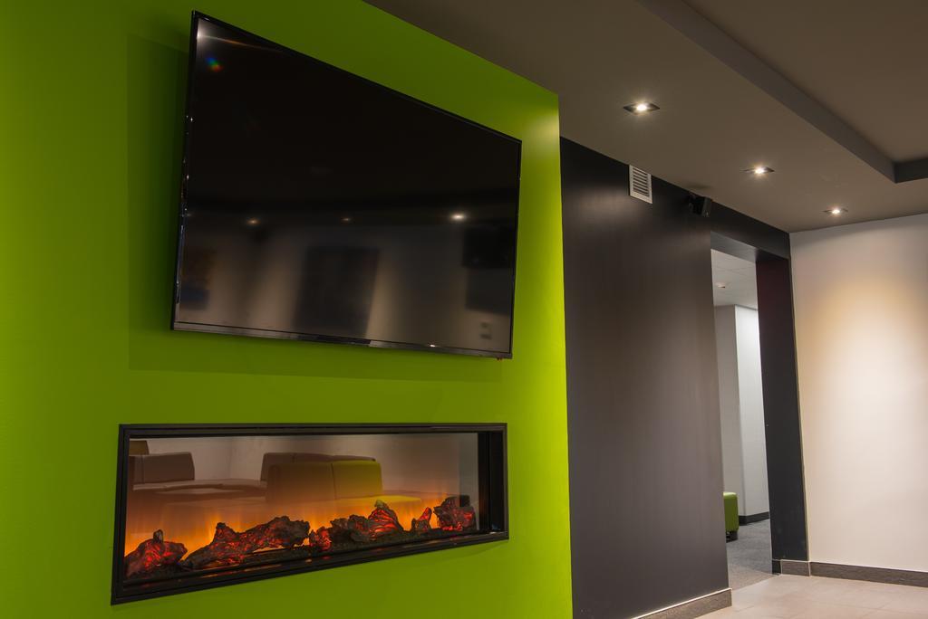 Hotel V Гатино Екстериор снимка